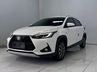 2022 Toyota Yaris L X XP150 Рестайлинг, белый, 975500 рублей, вид 1