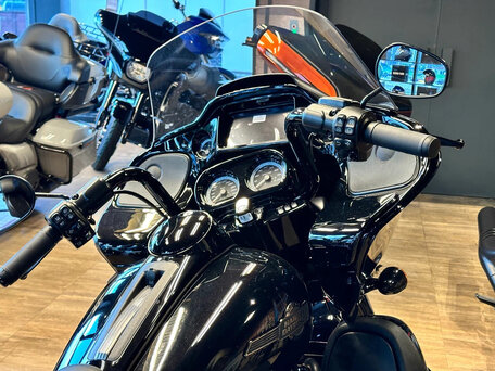 2024 Harley-Davidson Road Glide Limited, чёрный, 4150000 рублей, вид 3