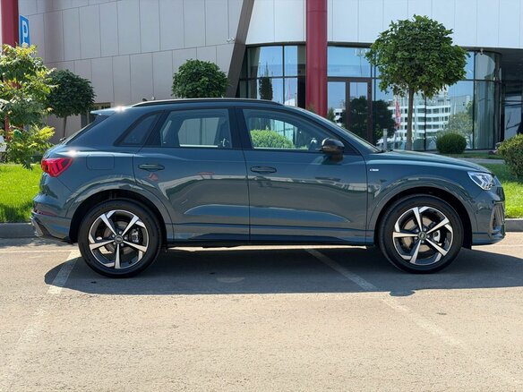 2026 Audi Q3 35 TFSI II (F3), зелёный, 3955000 рублей - вид 3