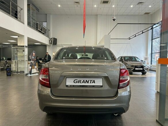 2026 Lada (ВАЗ) Granta I Рестайлинг, зелёный, 1088000 рублей - вид 2