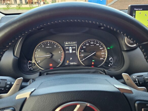 2019 Lexus NX 200 I Рестайлинг, красный, 3650000 рублей - вид 17