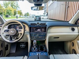 2025 Bentley Bentayga I Рестайлинг, чёрный, 54275300 рублей, вид 3