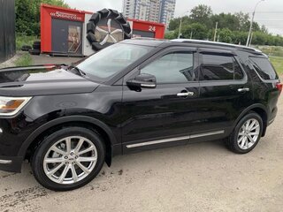 2018 Ford Explorer V Рестайлинг 2, чёрный, 3500000 рублей, вид 4