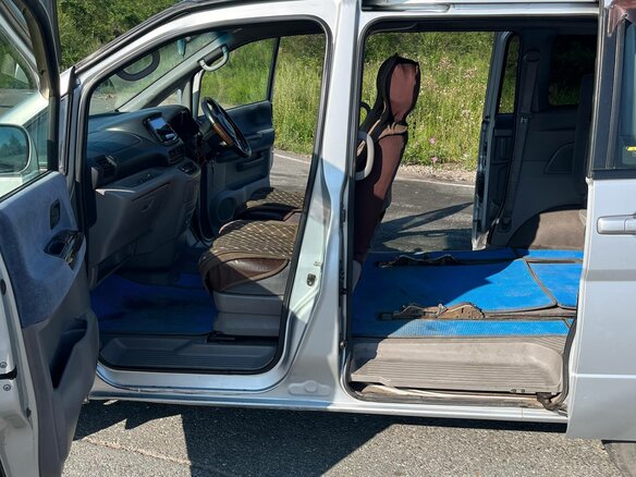 2000 Nissan Serena II (C24), серебристый, 550000 рублей - вид 14