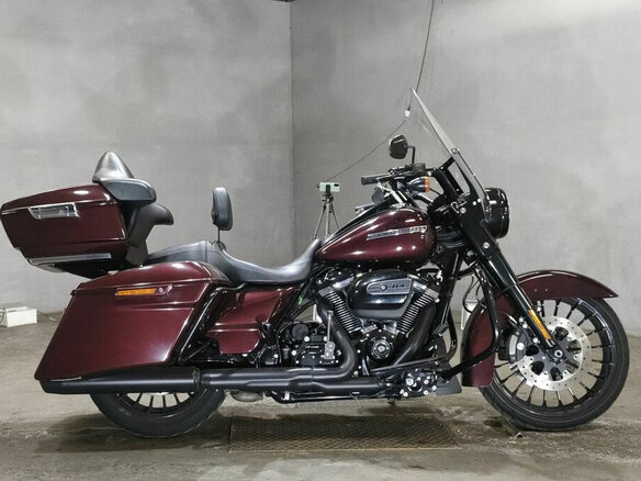 2018 Harley-Davidson Road King, пурпурный