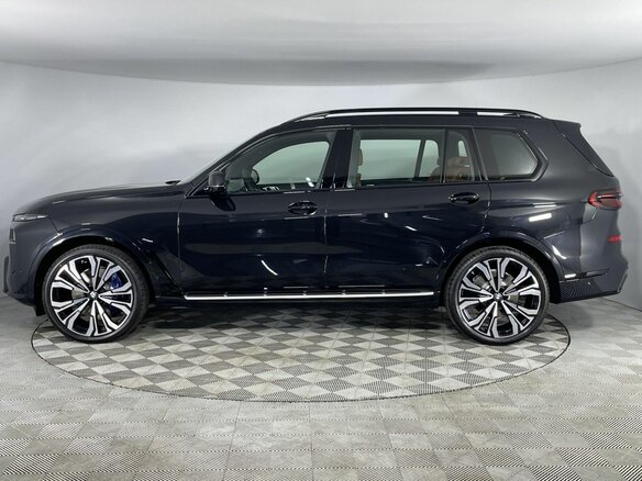 2026 BMW X7 40i I (G07) Рестайлинг, чёрный, 18800000 рублей - вид 5