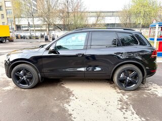 2014 Volkswagen Touareg II, чёрный, 2400000 рублей, вид 2