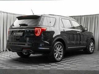 2018 Ford Explorer V Рестайлинг, чёрный, 2360000 рублей, вид 5