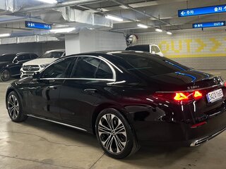 2026 Mercedes-Benz E-Класс 220 d VI (W214, S214), чёрный, 7590000 рублей, вид 4