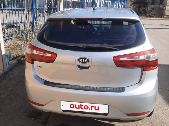 2012 Kia Rio 5-speed III, серебристый, 700000 рублей - вид 2