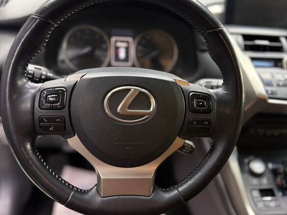 2017 Lexus NX 200 I Рестайлинг, белый, 2600000 рублей - вид 11