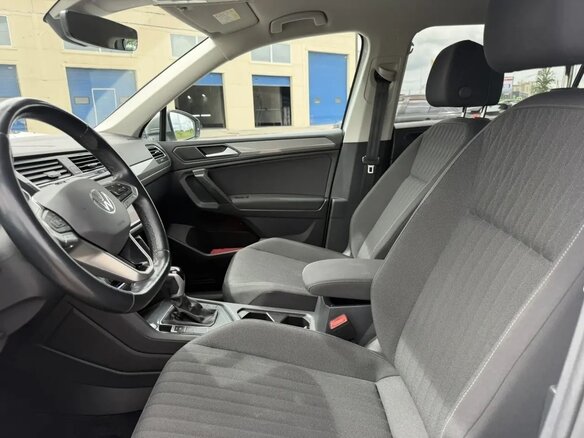 2022 Volkswagen Tiguan Allspace II Рестайлинг, белый - вид 9