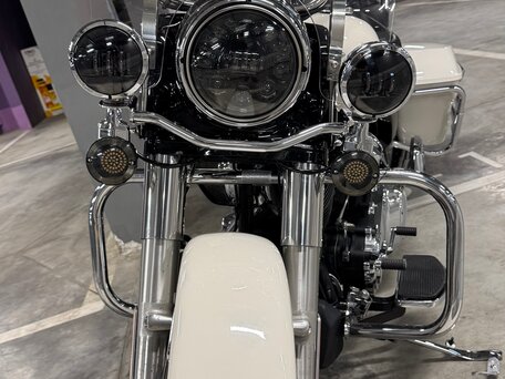 2017 Harley-Davidson Road King, белый, 1550000 рублей, вид 2
