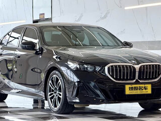2024 BMW 5 серии 525i VIII (G60/G61/G68), чёрный, 5127123 рублей, вид 3