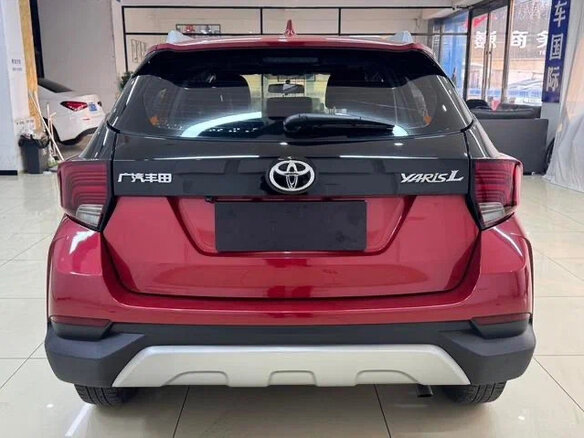 2022 Toyota Yaris L X XP150 Рестайлинг, красный, 1040000 рублей - вид 4