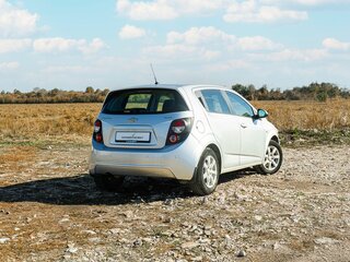 2012 Chevrolet Aveo II, серебристый, 670000 рублей, вид 2