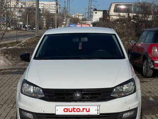 2019 Volkswagen Polo V Рестайлинг, белый, 815000 рублей, вид 2