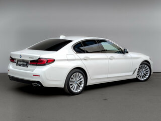 2022 BMW 5 серии 520i VII (G30/G31/G38) Рестайлинг, белый, 5200000 рублей, вид 5