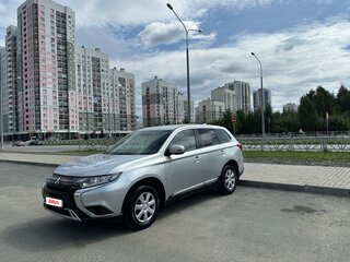 2021 Mitsubishi Outlander III Рестайлинг 3, серебристый, 2400000 рублей, вид 1