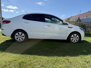 2015 Kia Rio III Рестайлинг, белый, 975000 рублей, вид 4