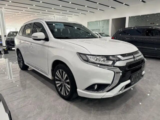 2022 Mitsubishi Outlander III Рестайлинг 3, белый, 1950000 рублей, вид 4