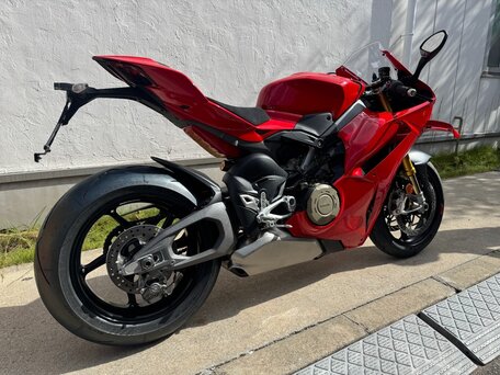 2025 Ducati Panigale V4, красный, 2547000 рублей, вид 4