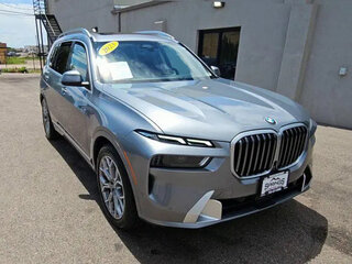 2023 BMW X7 40i I (G07) Рестайлинг, серебристый, 9627874 рублей, вид 4