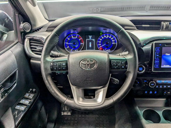 2017 Toyota Hilux VIII, чёрный - вид 21