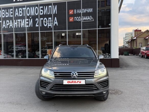 2016 Volkswagen Touareg II Рестайлинг, серый, 4000000 рублей - вид 4