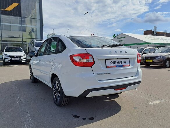 2026 Lada (ВАЗ) Granta I Рестайлинг, белый - вид 3