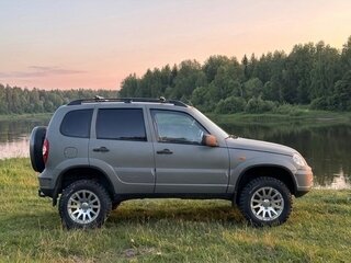 2012 Chevrolet Niva I Рестайлинг, серый, 840000 рублей, вид 3