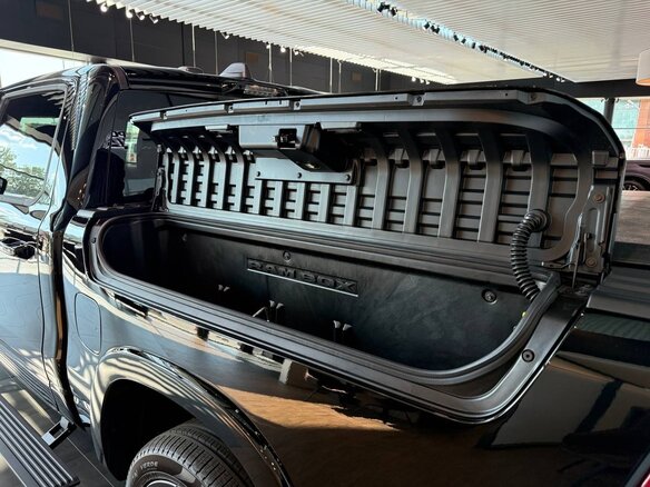 2026 Ram 1500 Crew Cab eTorque V Рестайлинг, чёрный - вид 10