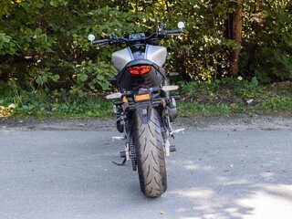 2022 Yamaha MT-09 (FZ-09), серебристый, 1075000 рублей, вид 4