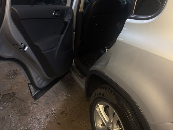 2011 Volkswagen Tiguan I Рестайлинг, серебристый, 1150000 рублей - вид 5