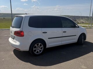 2011 Volkswagen Touran I Рестайлинг 2, белый, 999000 рублей, вид 3