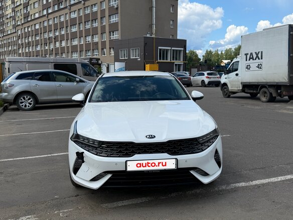 2021 Kia K5 III, белый - вид 2
