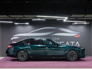 2026 BMW 7 серии 740 xDrive VII (G70) Рестайлинг, зелёный, 27790000 рублей, вид 5