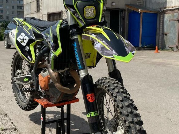 2017 KTM 450 SX F, жёлтый - вид 2