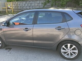 2014 Kia Rio 6-speed III, серый, 900000 рублей, вид 4