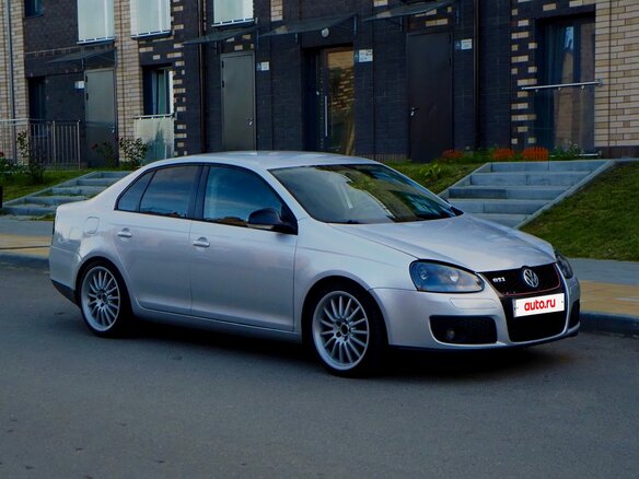 2010 Volkswagen Jetta V, серебристый, 685000 рублей - вид 2
