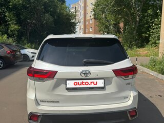 2017 Toyota Highlander III (XU50) Рестайлинг, белый, 3800000 рублей, вид 5