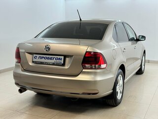2015 Volkswagen Polo V Рестайлинг, бежевый, 980000 рублей, вид 4