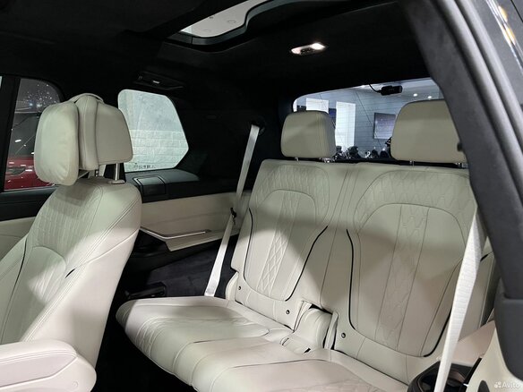 2025 BMW X7 40i I (G07) Рестайлинг, чёрный, 13758000 рублей - вид 9