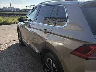 2019 Volkswagen Tiguan II, бежевый, 3000000 рублей, вид 3