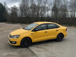 2017 Volkswagen Polo V Рестайлинг, жёлтый, 1350000 рублей, вид 4