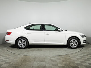 2020 Skoda Superb III Рестайлинг, белый, 2395900 рублей, вид 4