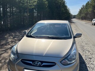 2011 Hyundai Solaris I, бежевый, 600000 рублей, вид 2