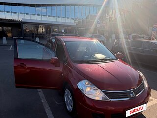 2013 Nissan Tiida I Рестайлинг, красный, 990000 рублей, вид 4
