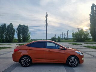 2015 Hyundai Solaris I Рестайлинг, оранжевый, 1000000 рублей, вид 4
