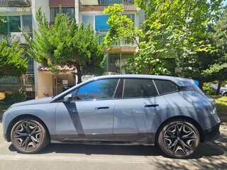 2025 BMW iX xDrive50 I (I20), серый, 8200777 рублей, вид 2